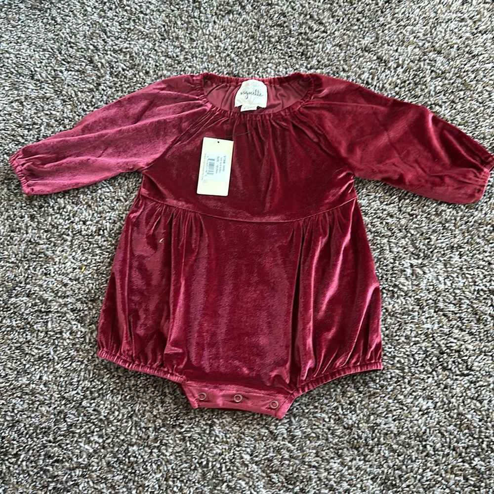 NWT!! Vignette 18-24 Month Velor Snap Closure Girl Outfit